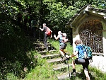 Superato il ponte dobbiamo recuperare i metri persi ad inizio gita : la mulattiera che risale a Seppiana : sdas16